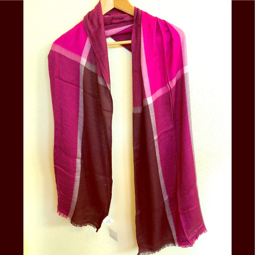 Liz Claiborne burgundy scarf